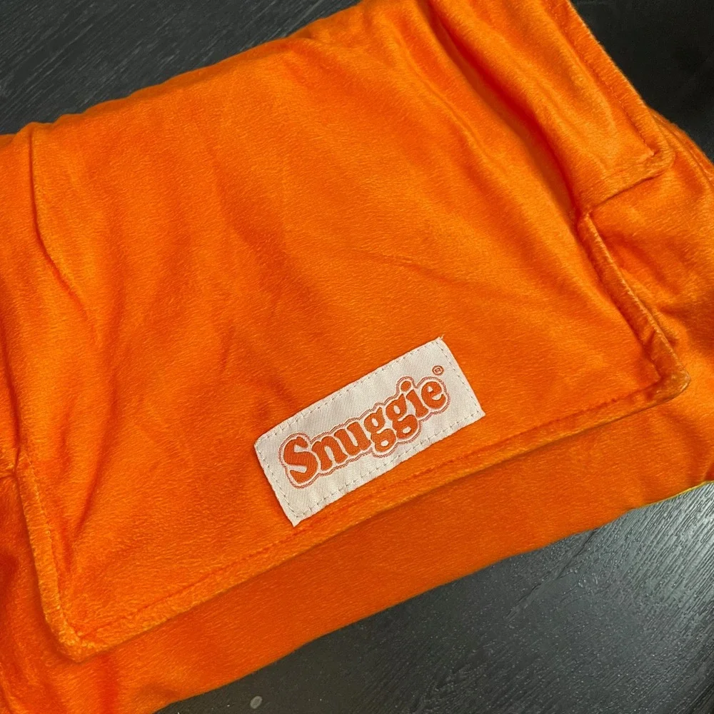 Snuggie Cheetos Flamin Hot 2-in-1 Pillow and Snack Tray Chester Cheetah SNA54004